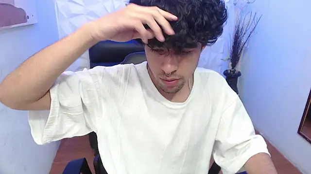 Snapshot of Liil_boy chatting on 11-08-25, 06:46 Liil boy online show from 11-08-25, 06:46