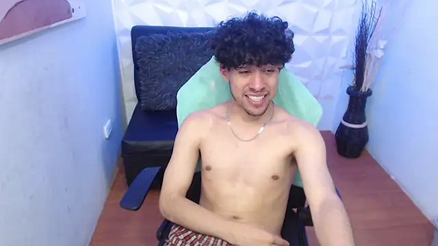 Snapshot of Liil_boy chatting on 11-13-25, 03:38 Liil boy online show from 11-13-25, 03:38