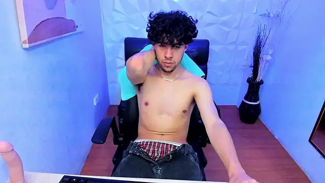 Snapshot of Liil_boy chatting on 11-15-25, 03:37 Liil boy online show from 11-15-25, 03:37