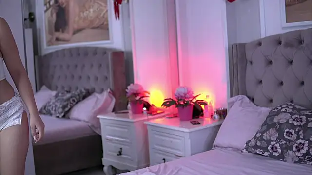 AuroraSins online show from 12-19-25, 04:19