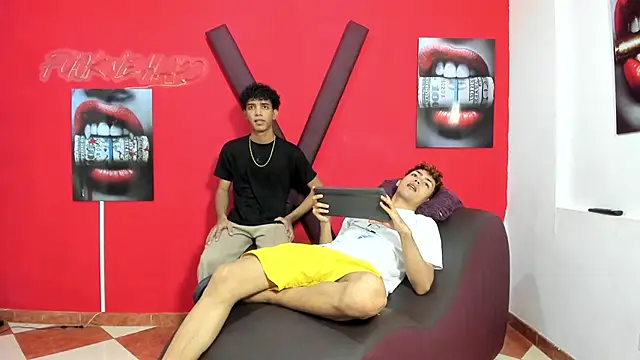 VERY HOT GUYS online show from 04-10-26, 07:18