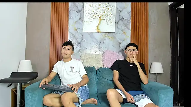 VERY HOT GUYS online show from 06-17-26, 07:11