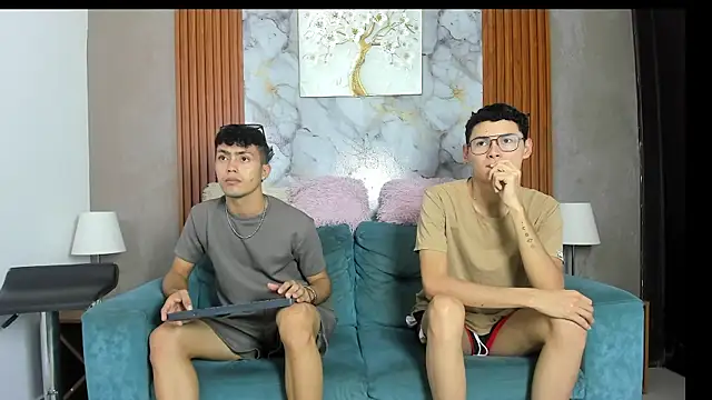 VERY HOT GUYS online show from 06-20-26, 07:11