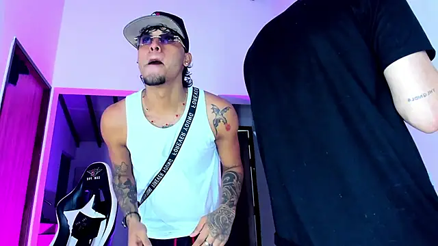 Snapshot of daddys_insanee chatting on 10-13-25, 04:12 daddys insanee online show from 10-13-25, 04:12