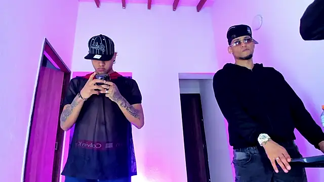 Snapshot of daddys_insanee chatting on 10-15-25, 04:34 daddys insanee online show from 10-15-25, 04:34