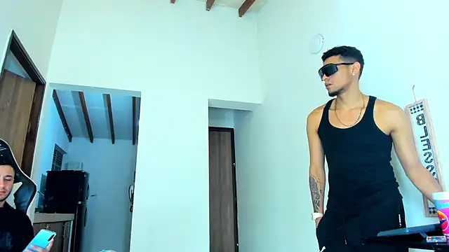 Snapshot of daddys_insanee chatting on 10-21-25, 05:41 daddys insanee online show from 10-21-25, 05:41