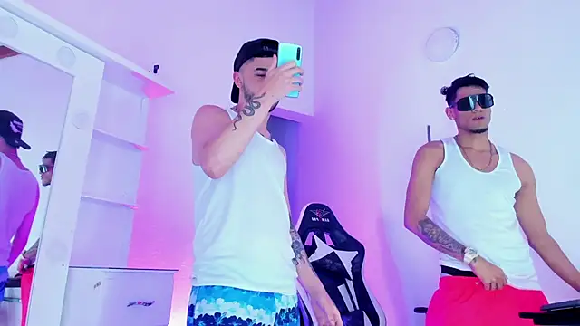 Snapshot of daddys_insanee chatting on 10-22-25, 06:51 daddys insanee online show from 10-22-25, 06:51