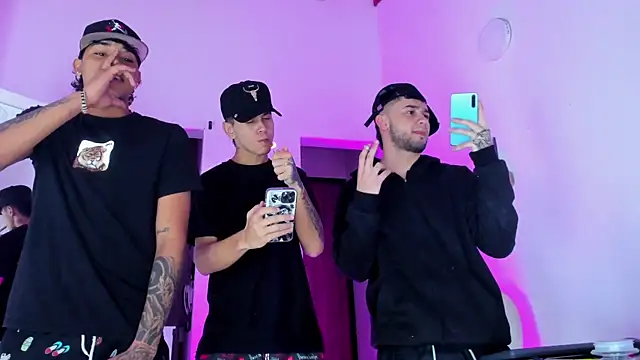 Snapshot of daddys_insanee chatting on 10-25-25, 05:37 daddys insanee online show from 10-25-25, 05:37