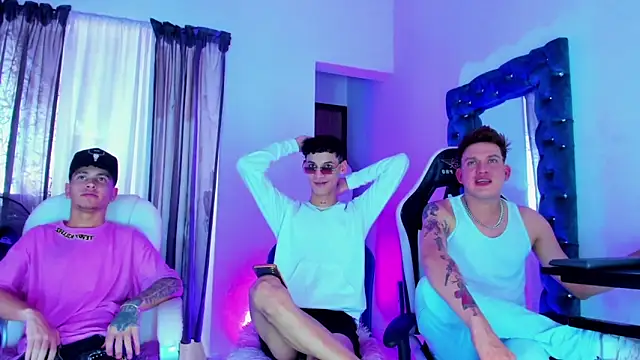 Snapshot of daddys_insanee chatting on 11-08-25, 06:18 daddys insanee online show from 11-08-25, 06:18