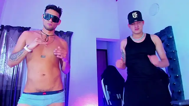 Snapshot of daddys_insanee chatting on 11-15-25, 04:14 daddys insanee online show from 11-15-25, 04:14