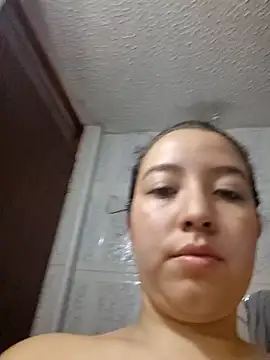 Snapshot of annyaparis chatting on 10-04-25, 02:42 annyaparis online show from 10-04-25, 02:42