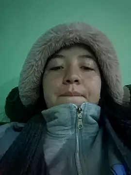 Snapshot of annyaparis chatting on 10-05-25, 03:49 annyaparis online show from 10-05-25, 03:49