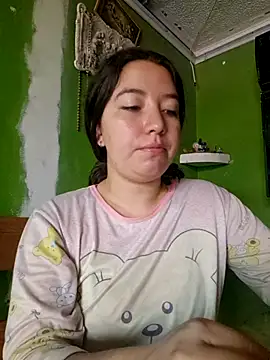 Snapshot of annyaparis chatting on 10-11-25, 04:38 annyaparis online show from 10-11-25, 04:38