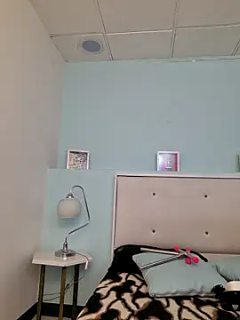 Snapshot of annyaparis chatting on 10-14-25, 02:18 annyaparis online show from 10-14-25, 02:18