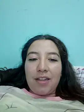 Snapshot of annyaparis chatting on 10-15-25, 02:22 annyaparis online show from 10-15-25, 02:22