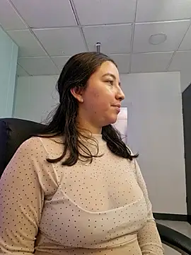 Snapshot of annyaparis chatting on 10-16-25, 01:23 annyaparis online show from 10-16-25, 01:23