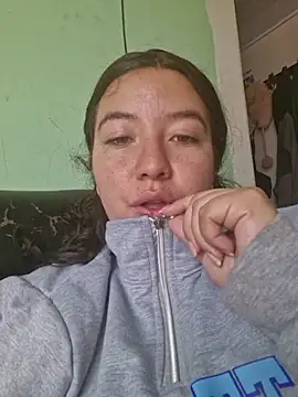 Snapshot of annyaparis chatting on 10-19-25, 04:18 annyaparis online show from 10-19-25, 04:18