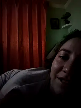 Snapshot of annyaparis chatting on 10-20-25, 04:24 annyaparis online show from 10-20-25, 04:24