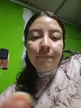 Snapshot of annyaparis chatting on 10-24-25, 01:24 annyaparis online show from 10-24-25, 01:24