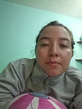 Snapshot of annyaparis chatting on 11-04-25, 01:48 annyaparis online show from 11-04-25, 01:48