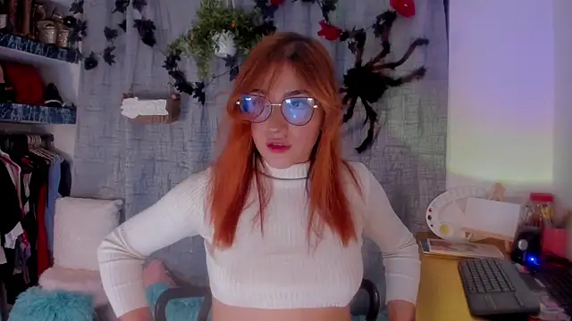 Snapshot of AmaruBloom chatting on 10-24-25, 05:59 AmaruBloom online show from 10-24-25, 05:59