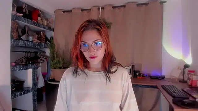 Snapshot of AmaruBloom chatting on 11-17-25, 07:25 AmaruBloom online show from 11-17-25, 07:25