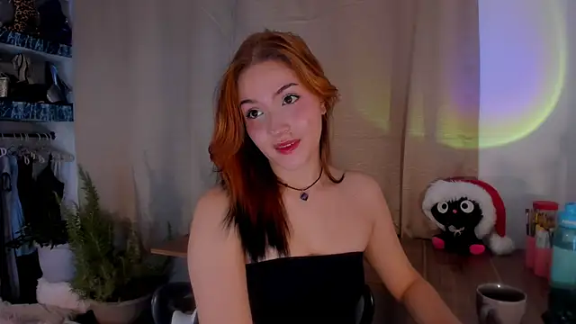 Snapshot of AmaruBloom chatting on 12-21-25, 09:33 AmaruBloom online show from 12-21-25, 09:33