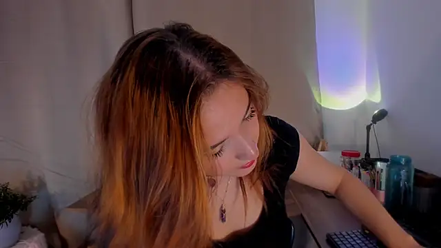 Snapshot of AmaruBloom chatting on 02-04-26, 05:13 AmaruBloom online show from 02-04-26, 05:13