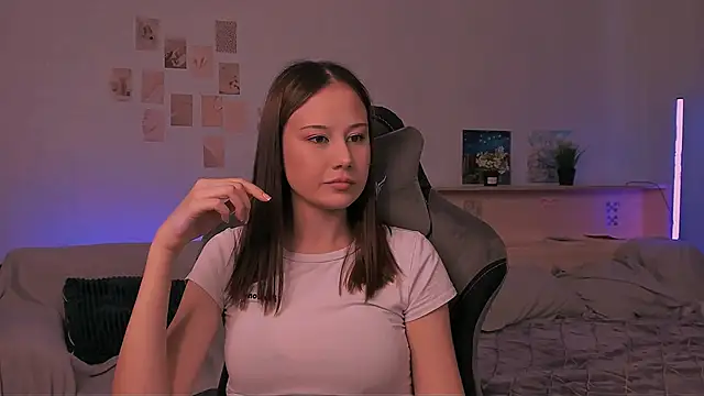 Snapshot of adelle046 chatting on 10-06-25, 11:51 adelle046 online show from 10-06-25, 11:51