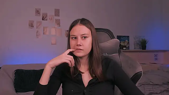 Snapshot of adelle046 chatting on 10-12-25, 08:35 adelle046 online show from 10-12-25, 08:35