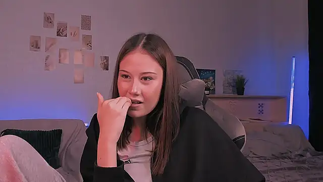 Snapshot of adelle046 chatting on 10-14-25, 12:28 adelle046 online show from 10-14-25, 12:28