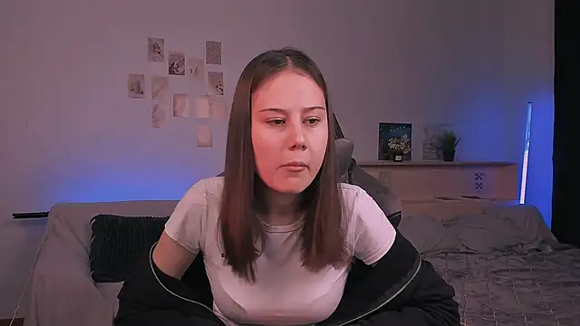 Snapshot of adelle046 chatting on 10-16-25, 01:23 adelle046 online show from 10-16-25, 01:23