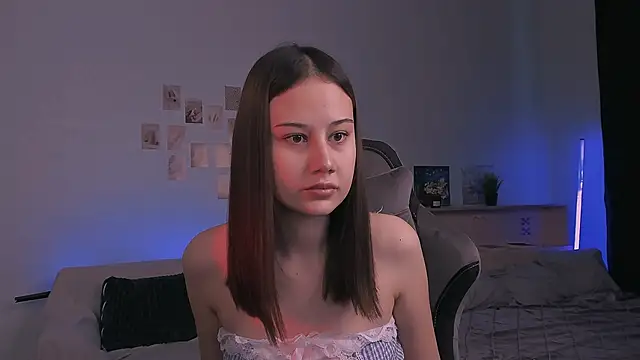 Snapshot of adelle046 chatting on 10-27-25, 11:25 adelle046 online show from 10-27-25, 11:25