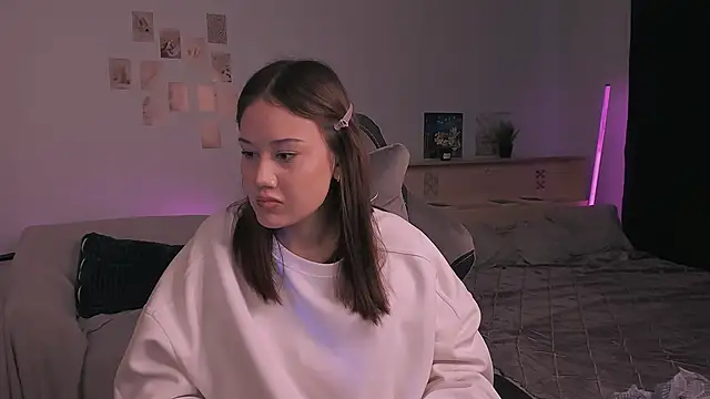 Snapshot of adelle046 chatting on 10-29-25, 11:01 adelle046 online show from 10-29-25, 11:01