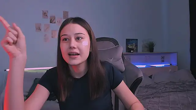 Snapshot of adelle046 chatting on 11-16-25, 09:37 adelle046 online show from 11-16-25, 09:37