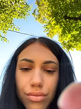 Snapshot of ilariea_girl chatting on 10-03-25, 02:14 ilariea girl online show from 10-03-25, 02:14