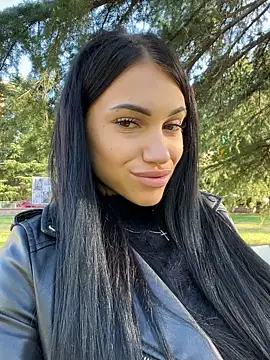 Snapshot of ilariea_girl chatting on 10-07-25, 02:14 ilariea girl online show from 10-07-25, 02:14