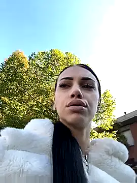 Snapshot of ilariea_girl chatting on 10-08-25, 02:25 ilariea girl online show from 10-08-25, 02:25