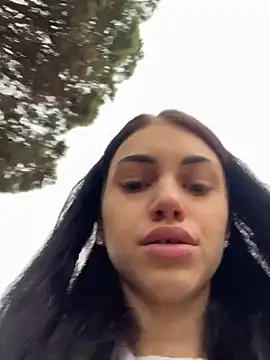 Snapshot of ilariea_girl chatting on 10-22-25, 01:33 ilariea girl online show from 10-22-25, 01:33