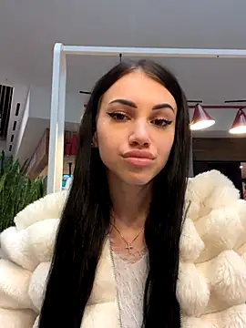 Snapshot of ilariea_girl chatting on 10-23-25, 02:16 ilariea girl online show from 10-23-25, 02:16