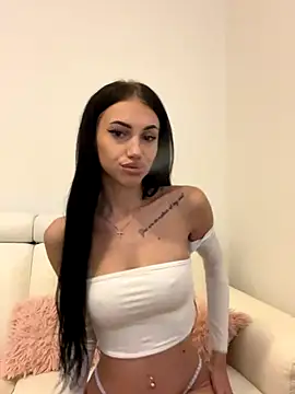 Snapshot of ilariea_girl chatting on 10-30-25, 10:21 ilariea girl online show from 10-30-25, 10:21