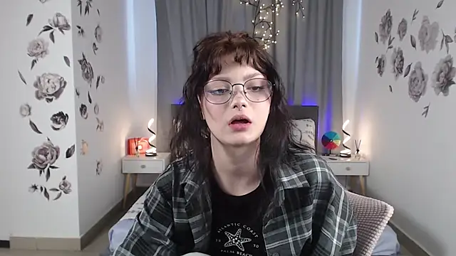 Snapshot of MileyRood chatting on 10-03-25, 11:35 MileyRood online show from 10-03-25, 11:35