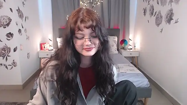 Snapshot of MileyRood chatting on 10-20-25, 11:16 MileyRood online show from 10-20-25, 11:16