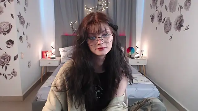 Snapshot of MileyRood chatting on 10-23-25, 11:35 MileyRood online show from 10-23-25, 11:35