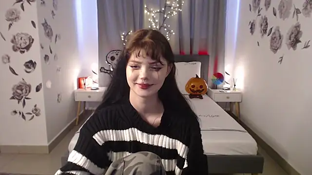 Snapshot of MileyRood chatting on 10-28-25, 11:40 MileyRood online show from 10-28-25, 11:40