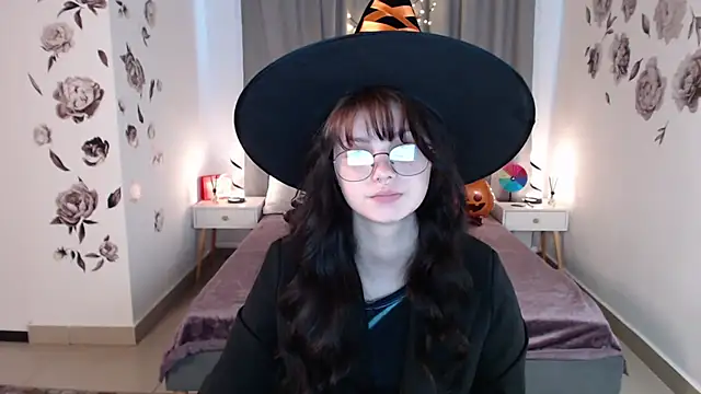 Snapshot of MileyRood chatting on 10-29-25, 11:39 MileyRood online show from 10-29-25, 11:39