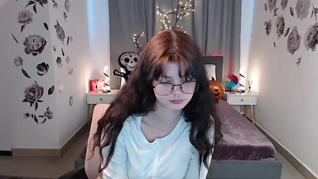 Snapshot of MileyRood chatting on 11-01-25, 11:18 MileyRood online show from 11-01-25, 11:18