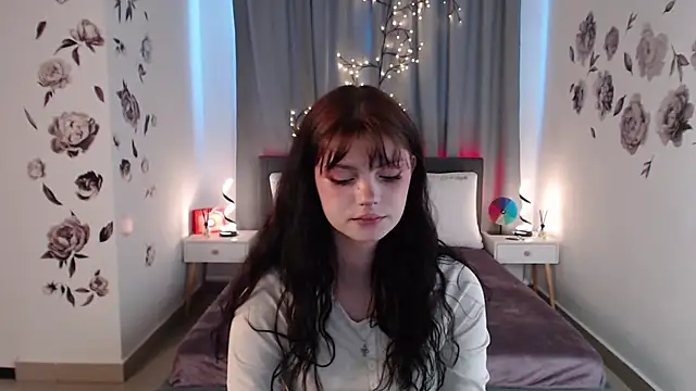 Snapshot of MileyRood chatting on 11-06-25, 11:37 MileyRood online show from 11-06-25, 11:37