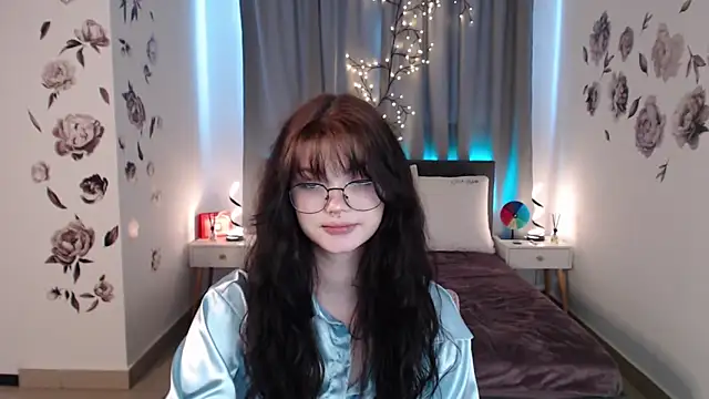 Snapshot of MileyRood chatting on 11-10-25, 01:15 MileyRood online show from 11-10-25, 01:15