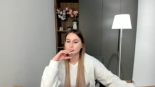 HattieCarranzo online show from 10-01-25, 09:04